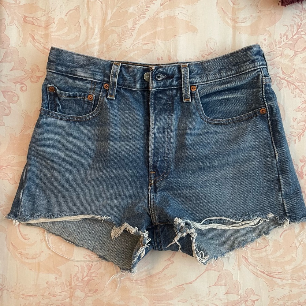 Levi’s high-waisted shorts size 27
